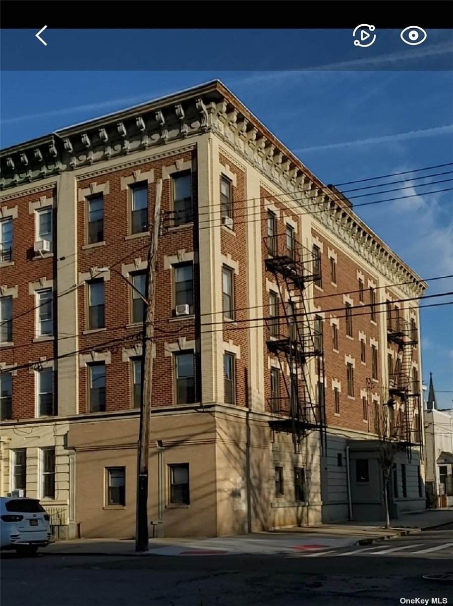 61-11 Catalpa Avenue - Photo 1