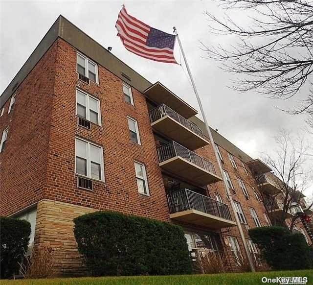 60 Hempstead Avenue - Photo 1