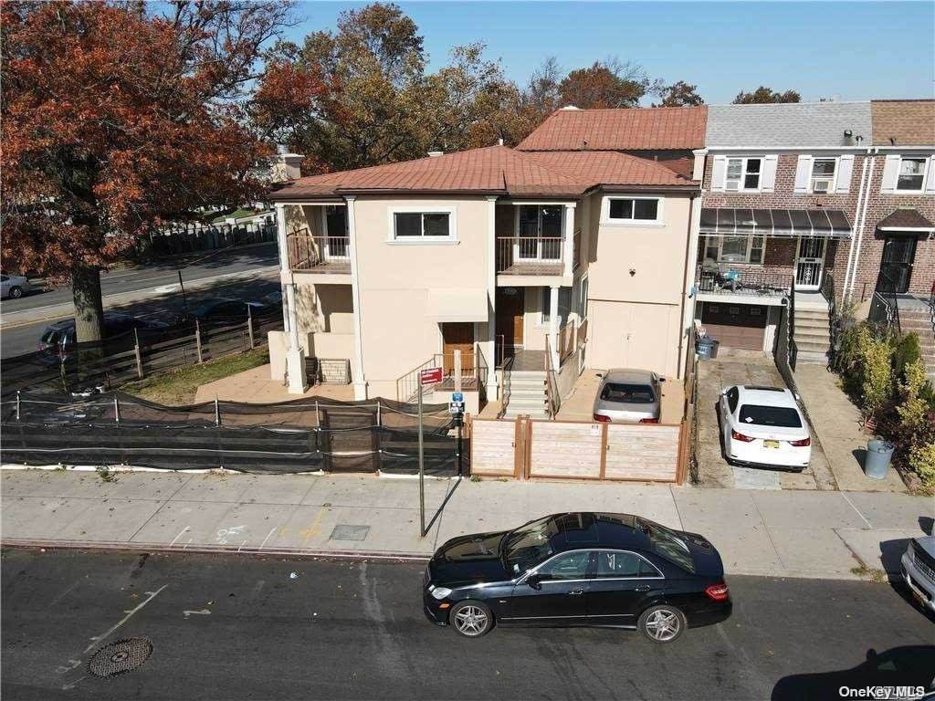 144-01 Melbourne Avenue - Photo 1