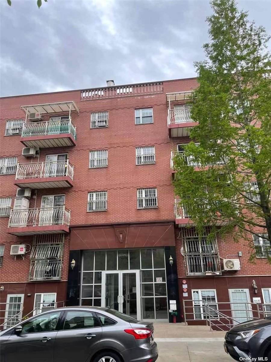 132-36 Pople Avenue - Photo 1