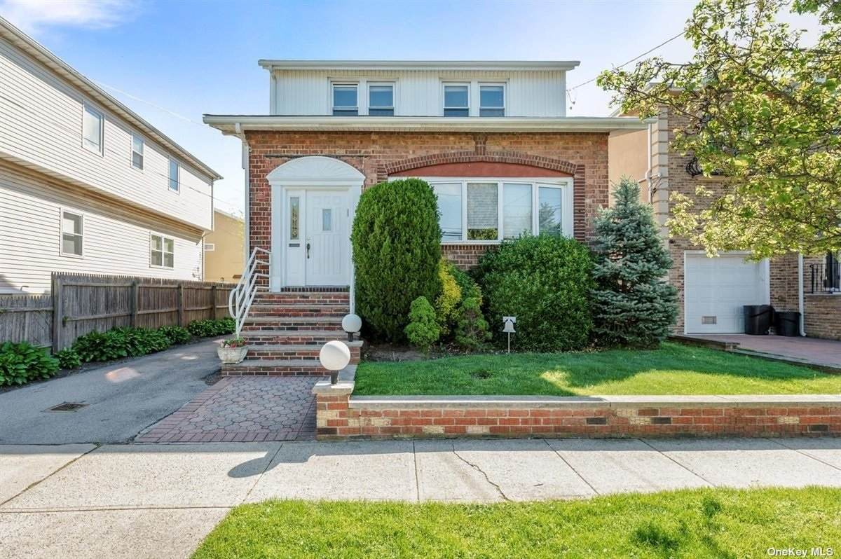 472 Bayview Avenue - Photo 1
