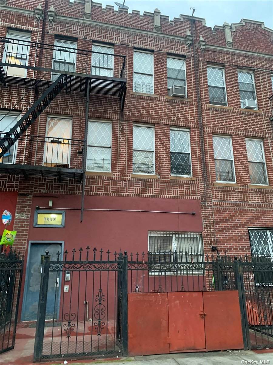 1637 Saint Johns - Photo 1