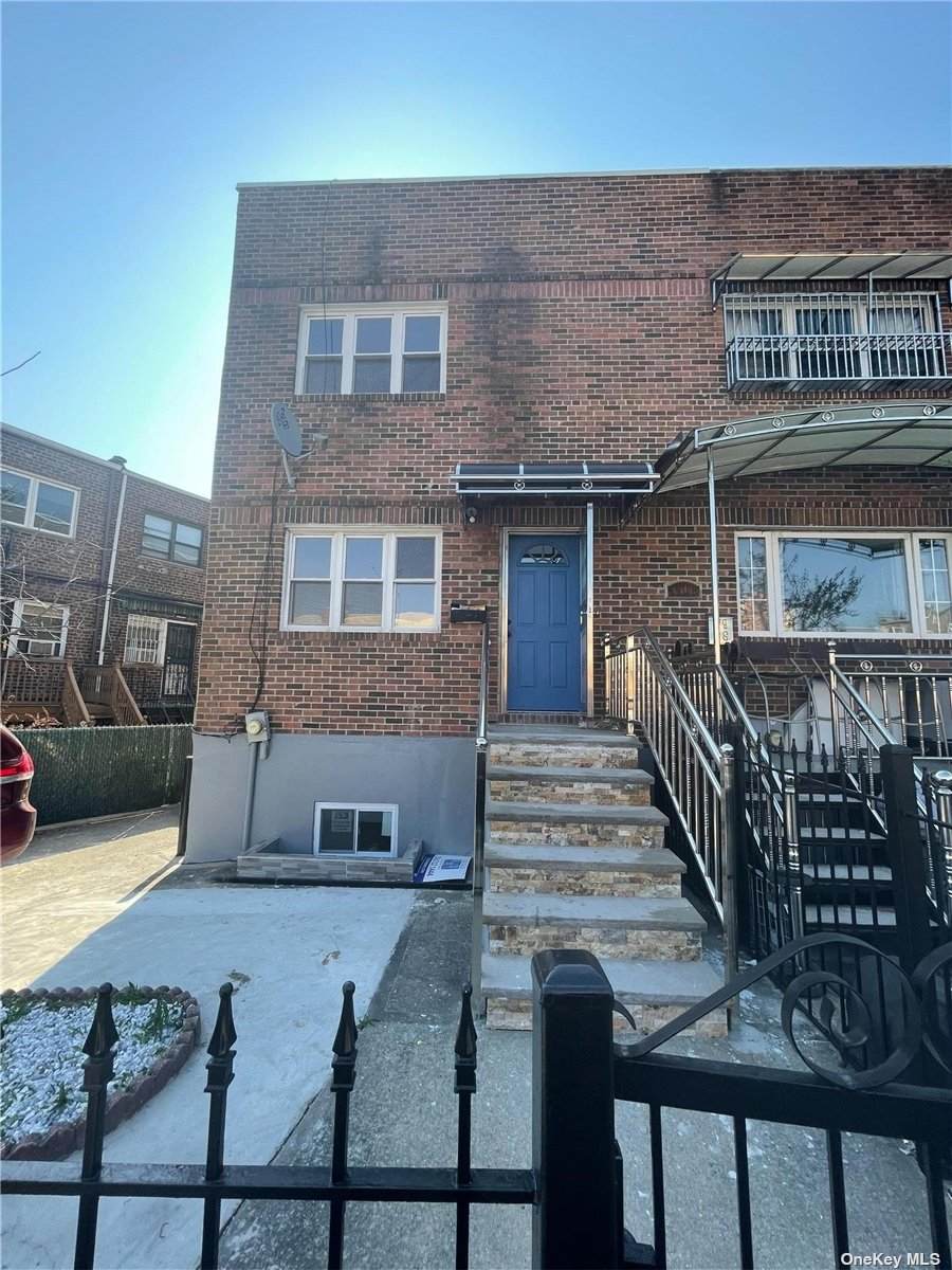 79-10 Grand Ave - Photo 1