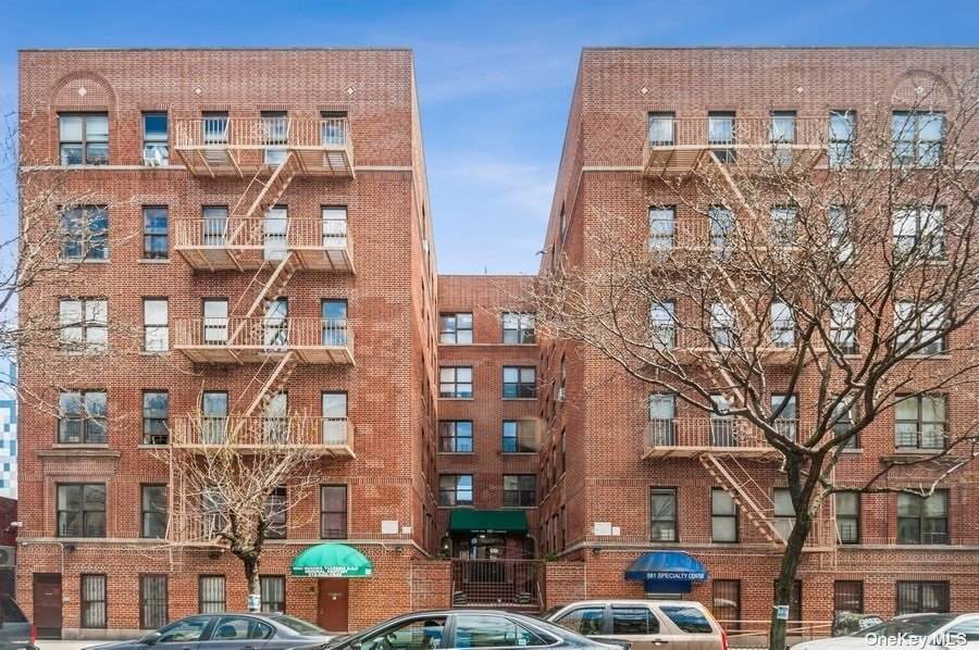 581 Academy Street - Photo 1