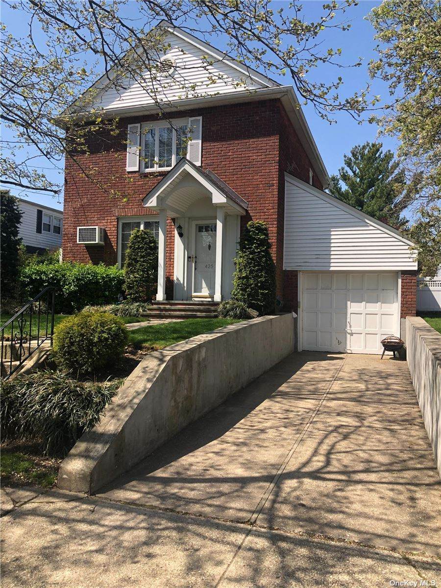 425 Nassau Boulevard - Photo 1
