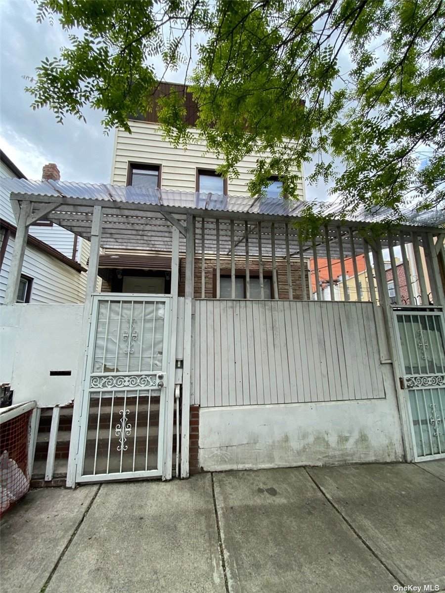 33-12 107 Street - Photo 1