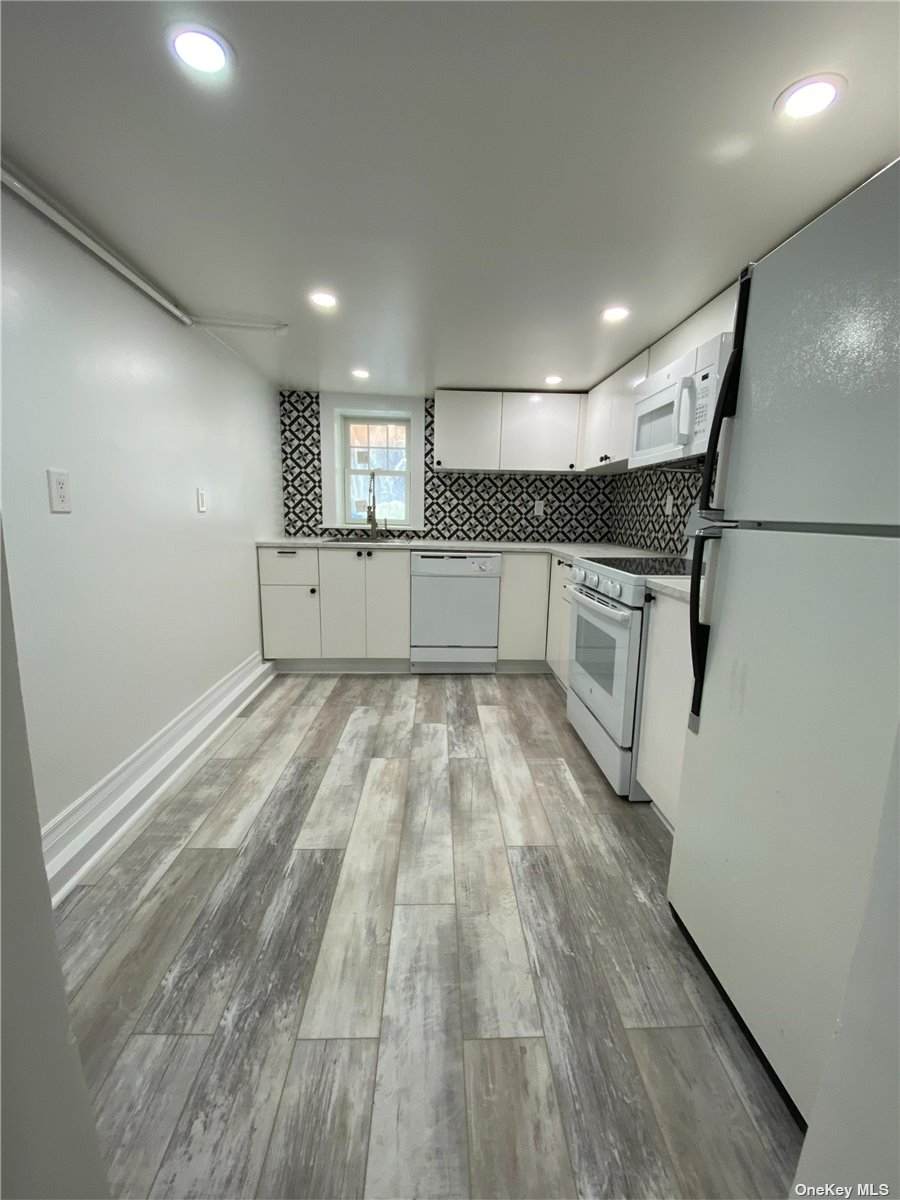 142 Pacific Boulevard - Photo 1