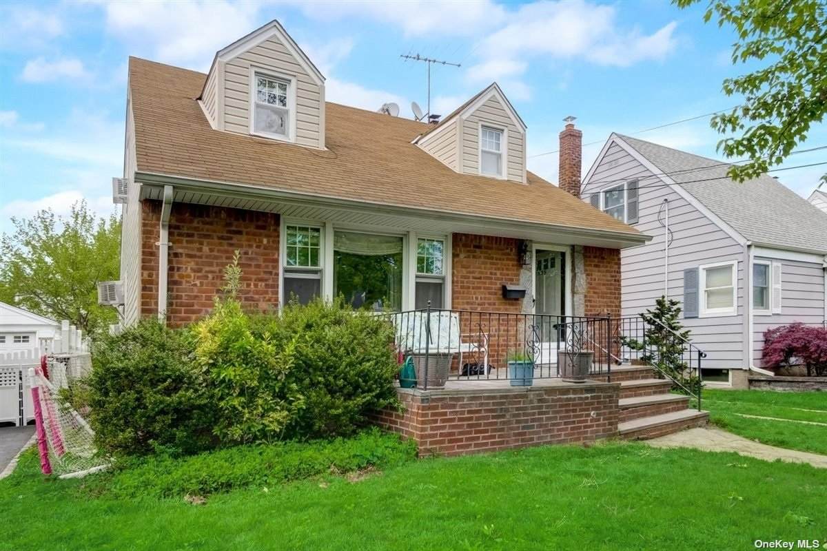 535 11th Avenue - Photo 1