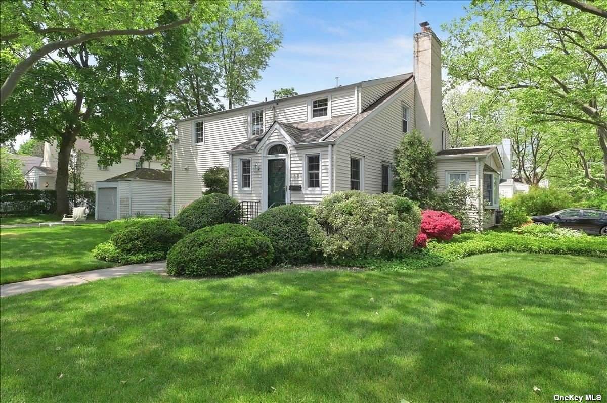 48 Salisbury Avenue - Photo 1