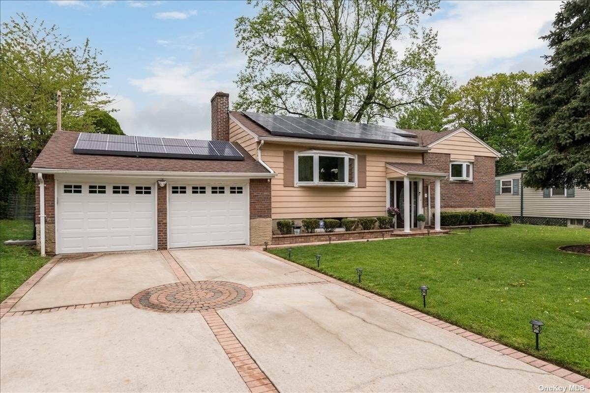 7 Peconic Court - Photo 1