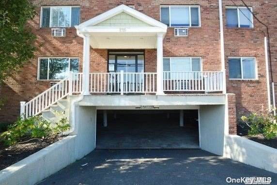 711 Willis Avenue - Photo 1