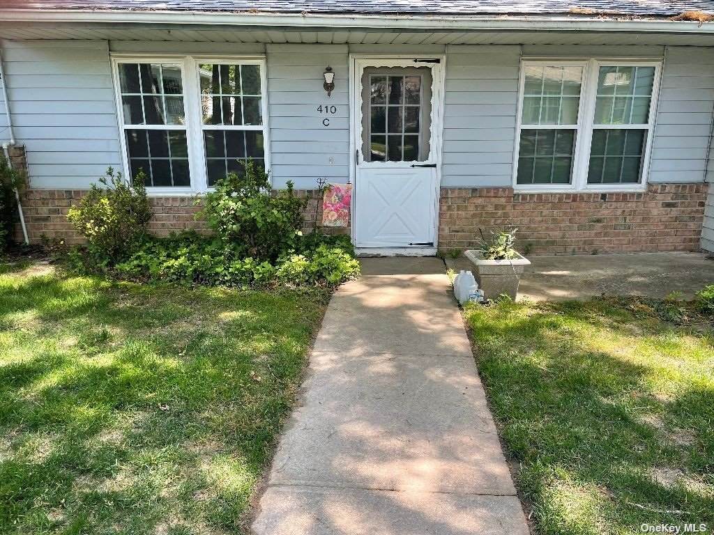 410 Weymouth Court - Photo 1