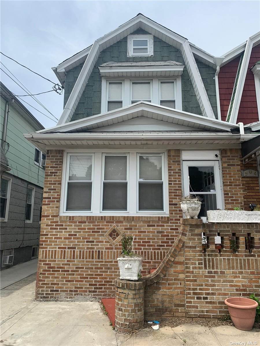 906 46 Street - Photo 1