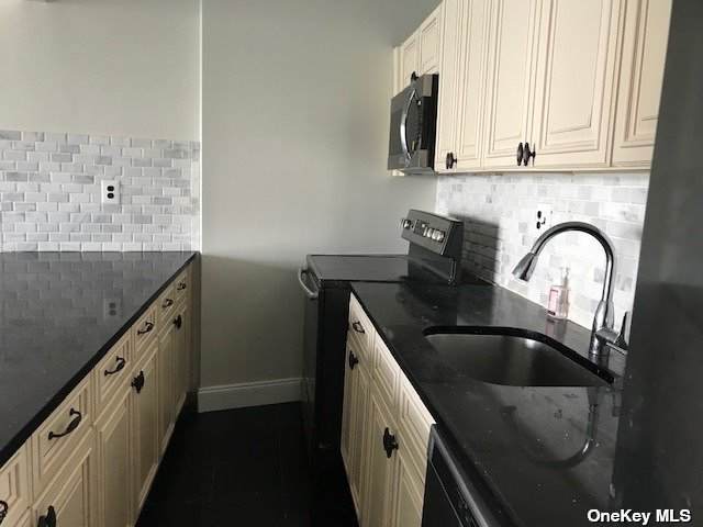 25-40 Shore Boulevard - Photo 1