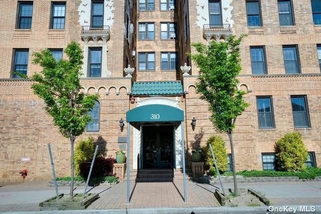 310 Riverside Boulevard - Photo 1