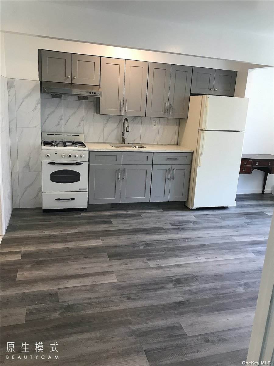 32-03 Leavitt Street - Photo 1