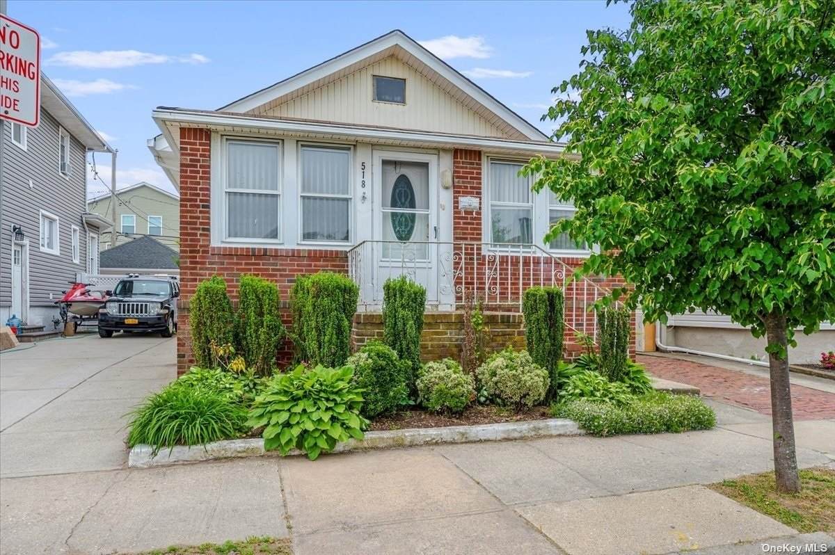 518 Hudson Street - Photo 1