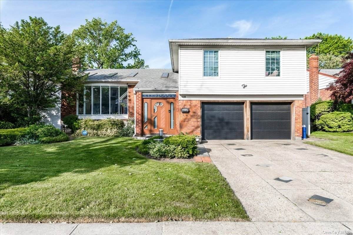 818 Plainfield Lane - Photo 1