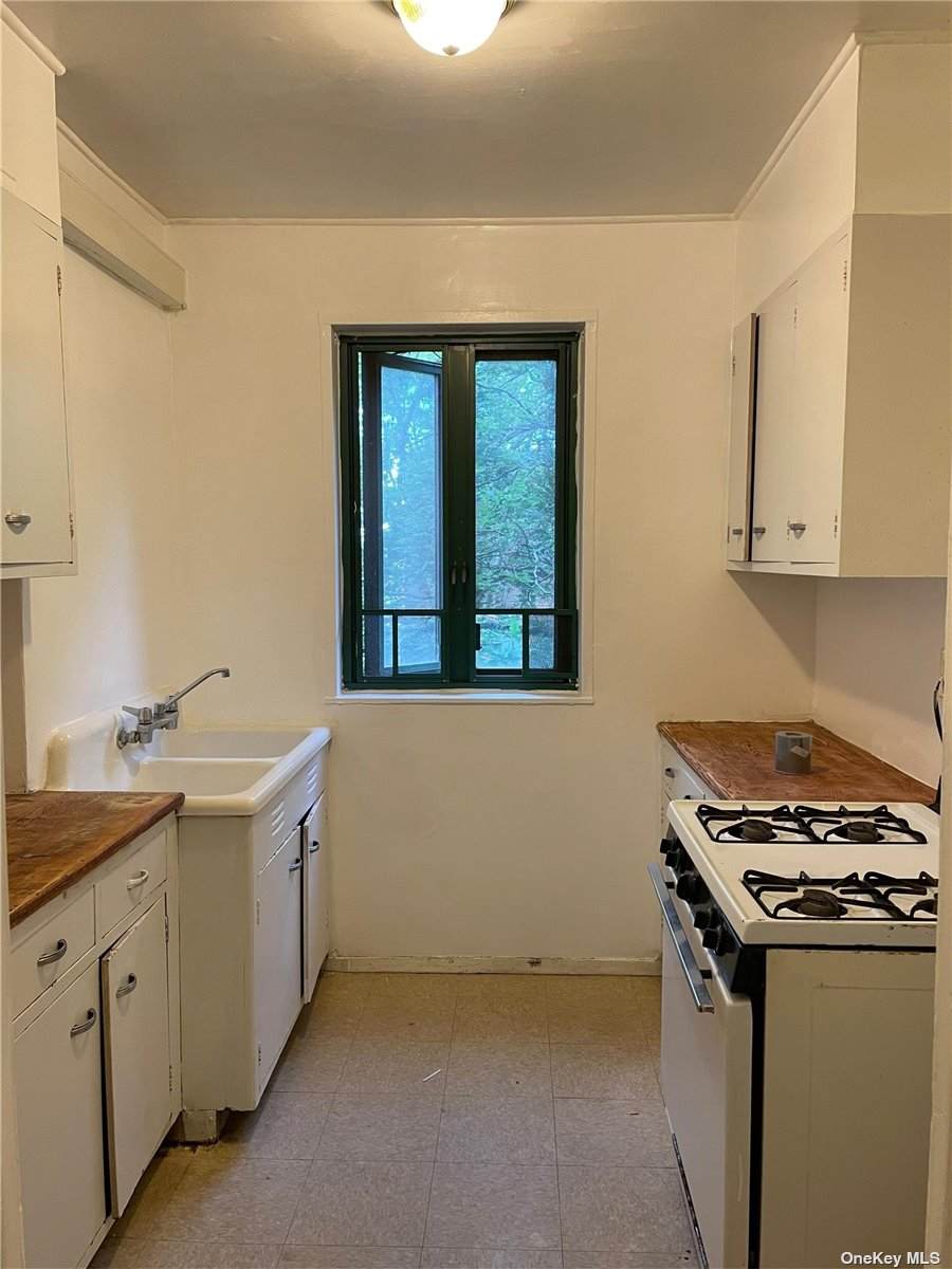 1950 Tremont Avenue - Photo 1