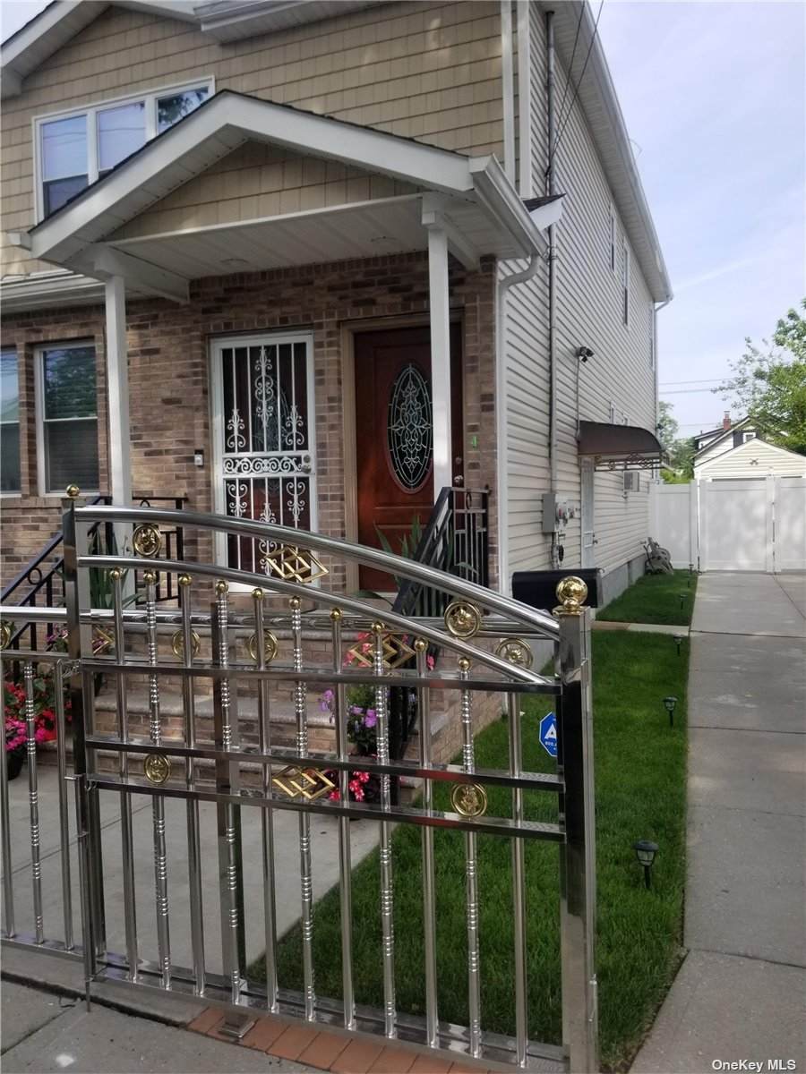 140-41 Latham Lane - Photo 1