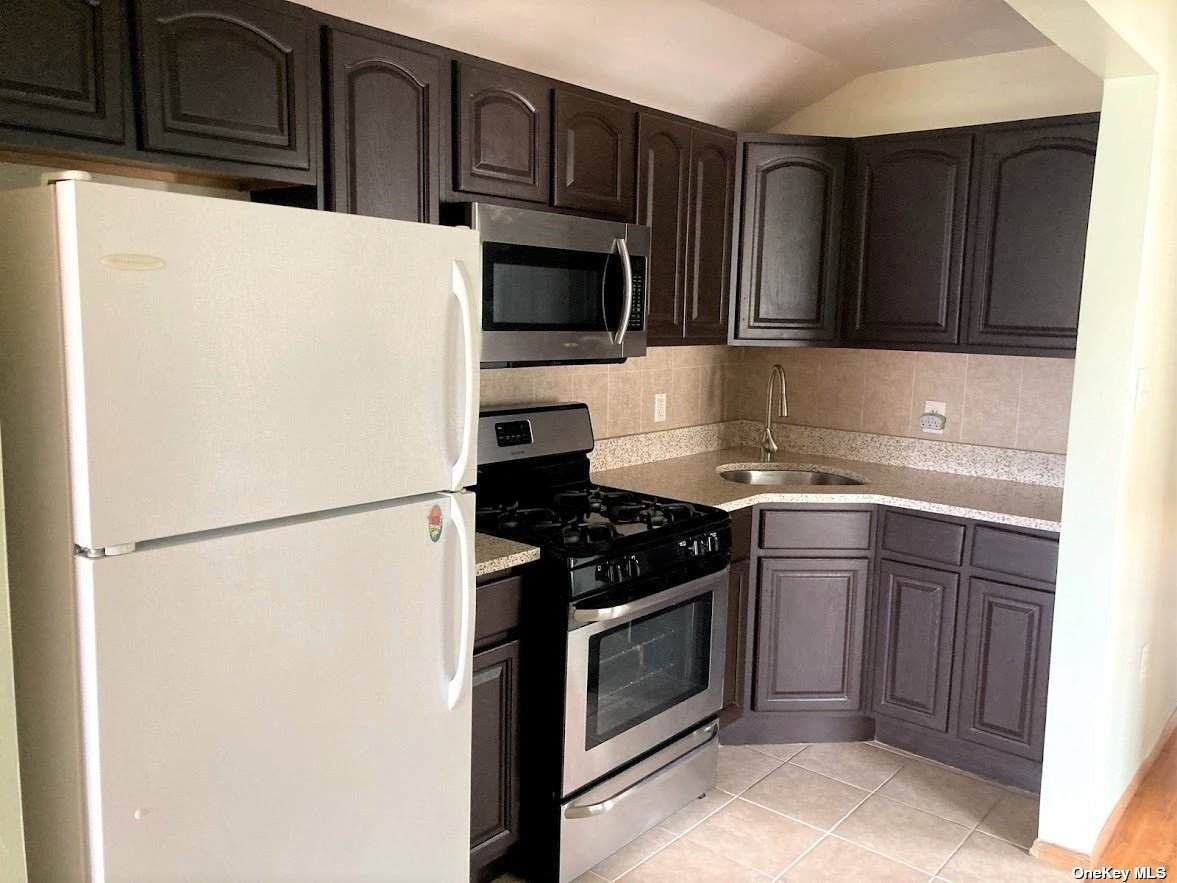 29-19 Falcon Avenue - Photo 1