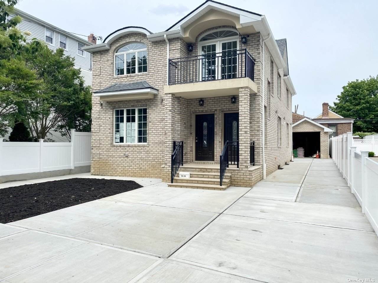 2329 97 St - Photo 1