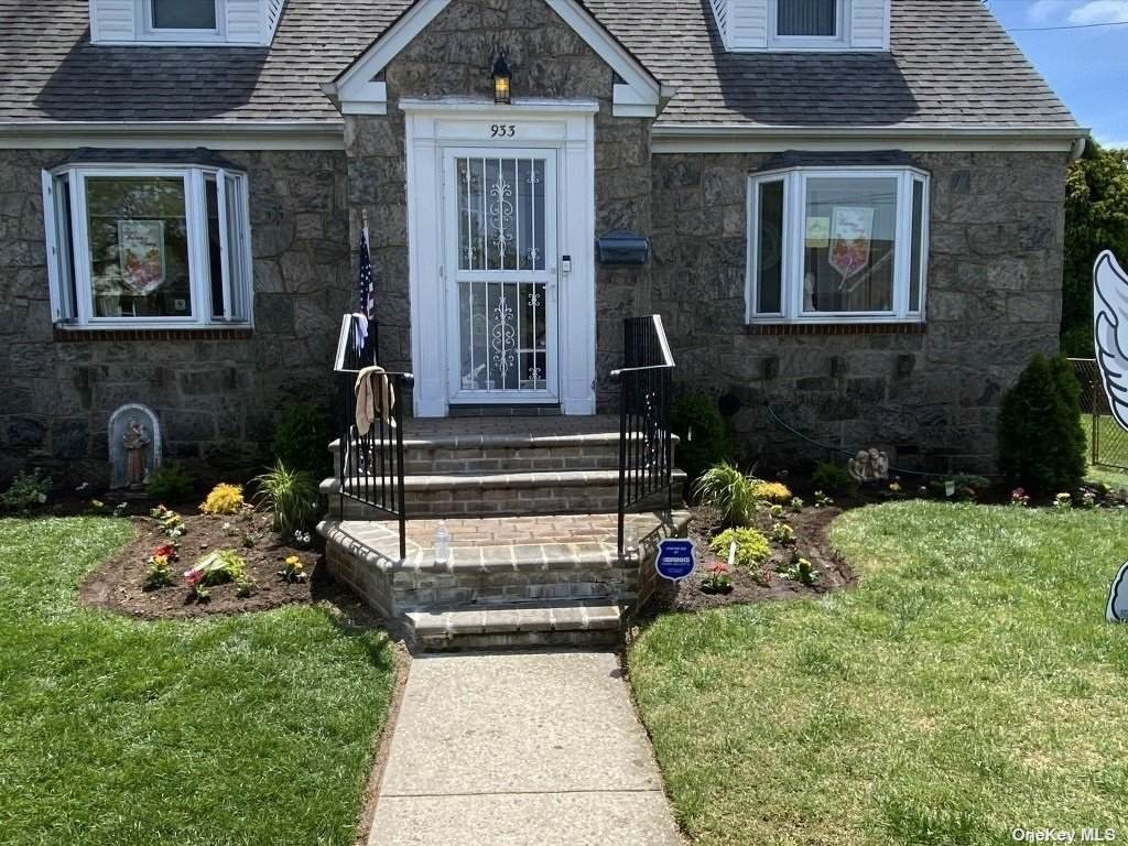 933 Fenworth Boulevard - Photo 1
