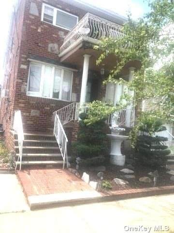 162-42 96 St - Photo 1