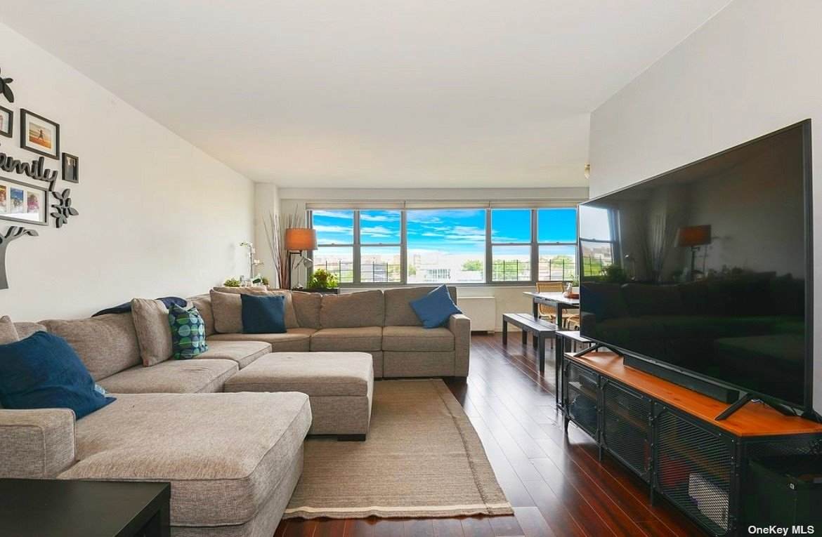 61-20 Grand Central Parkway - Photo 1
