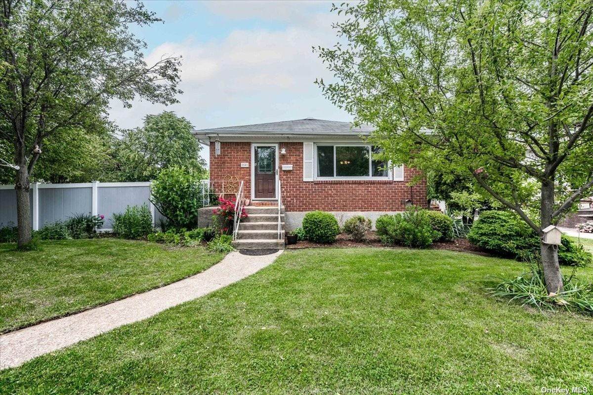 2541 Columbus Avenue - Photo 1