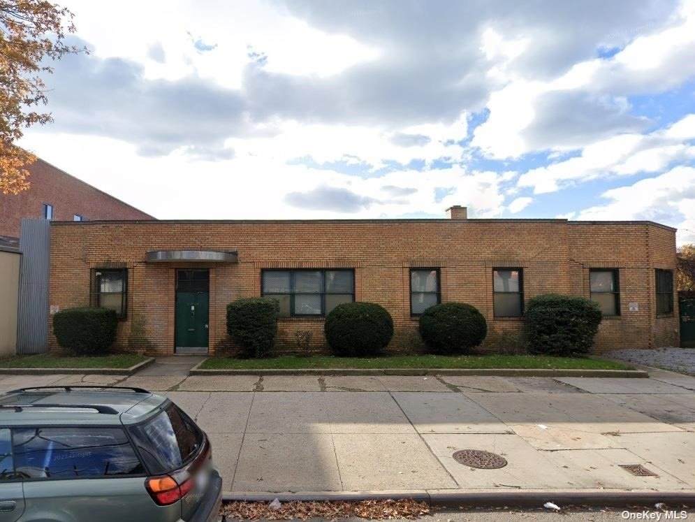 215-04/08, Hempstead Avenue - Photo 1