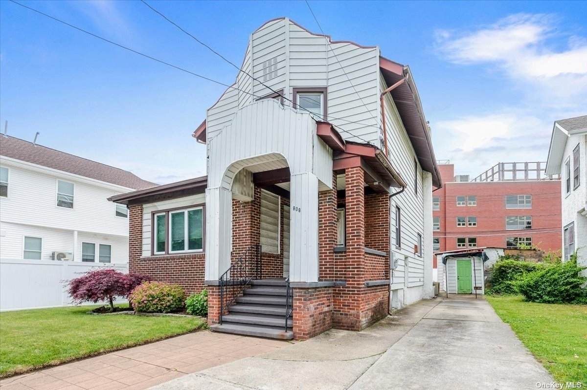 808 Empire Avenue - Photo 1