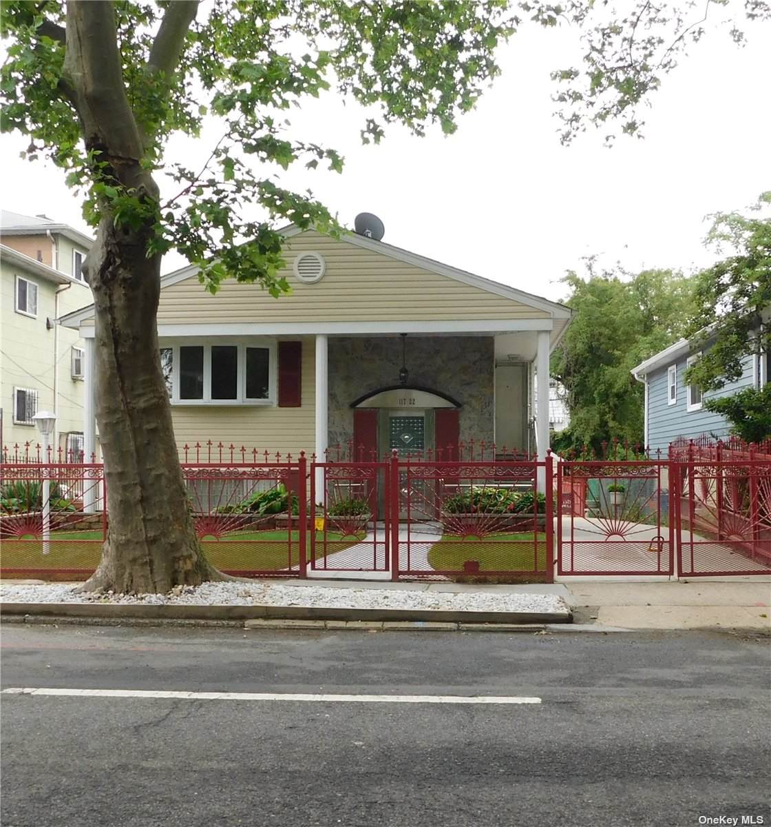 117-22 Van Wyck Expressway - Photo 1