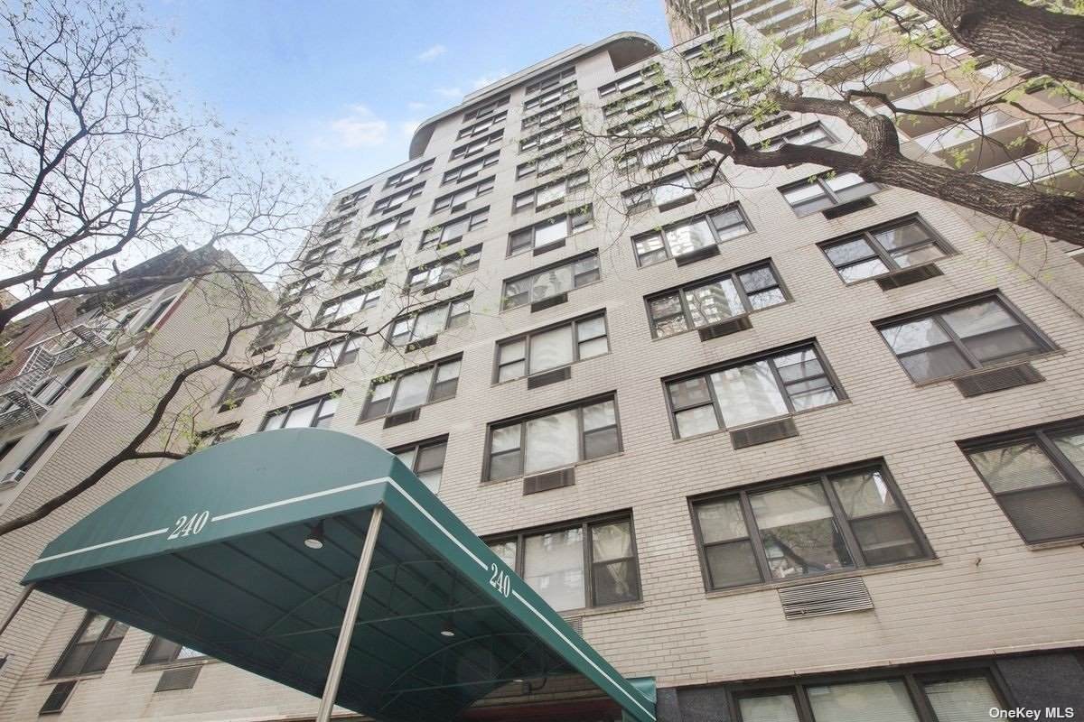 240 46 Street - Photo 1