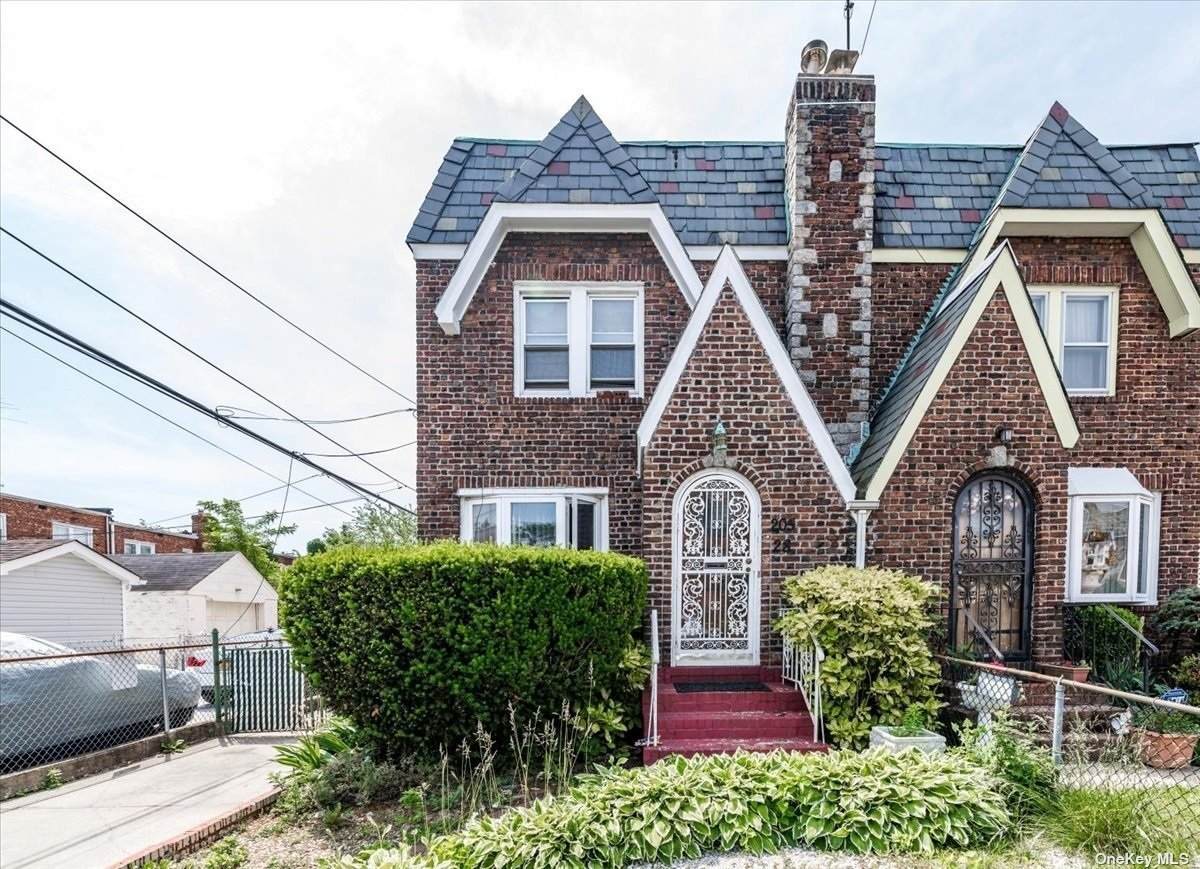205-28 112th Avenue - Photo 1