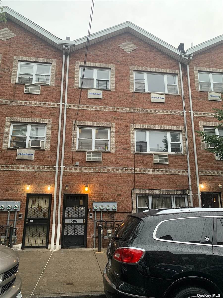 584 Van Siclen Avenue - Photo 1