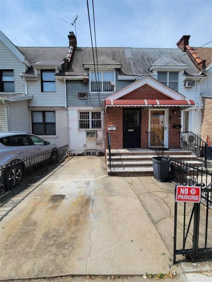 1678 73 Street - Photo 1