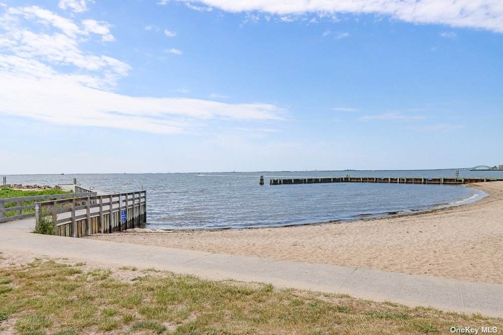 22 Lawrence Avenue - Photo 1