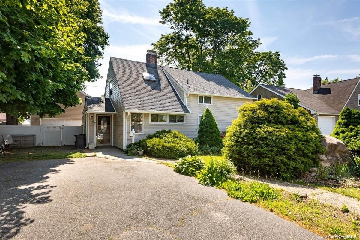 706 Newbridge Road - Photo 1