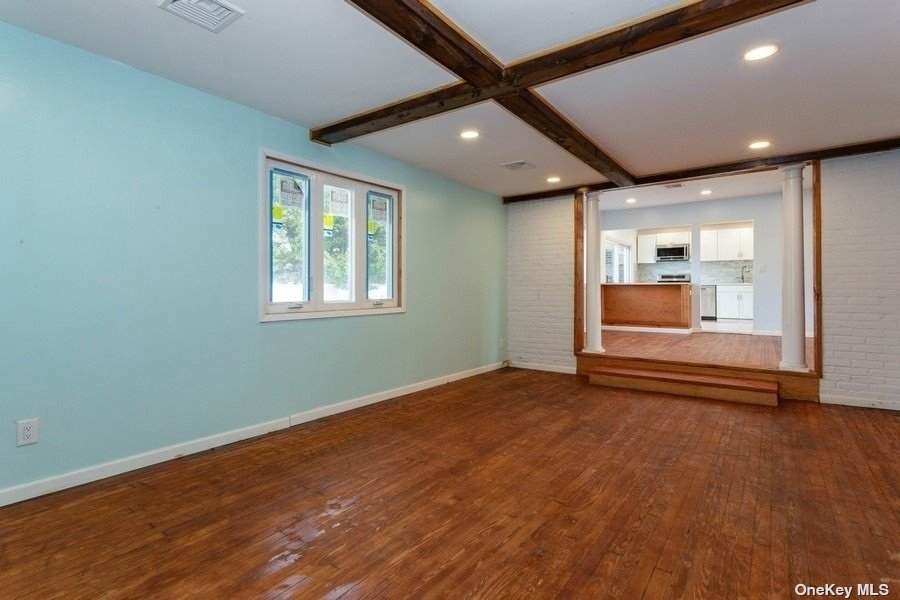 1490 Beech Street - Photo 1