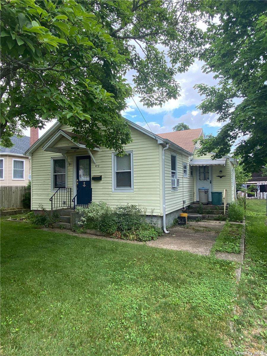 412 Sweezy Avenue - Photo 1