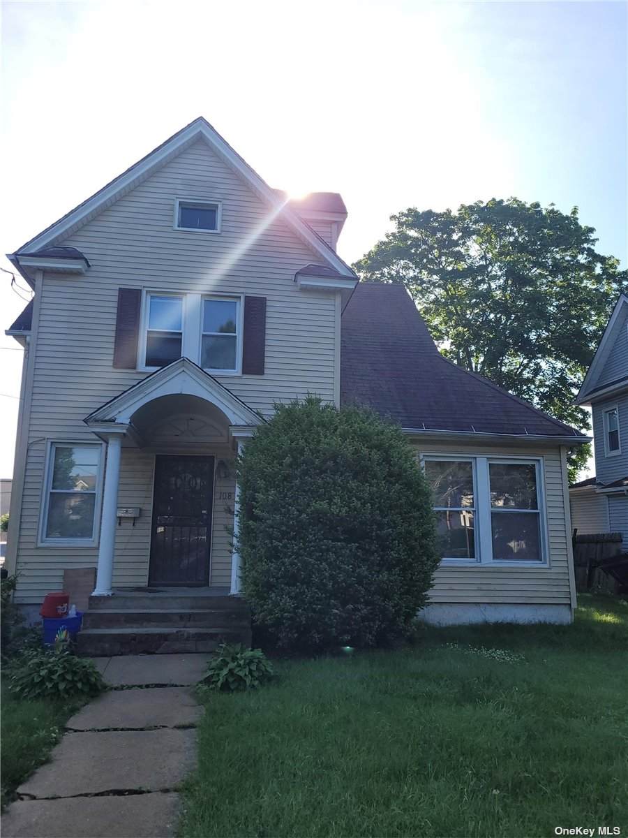 108 N Grove - Photo 1