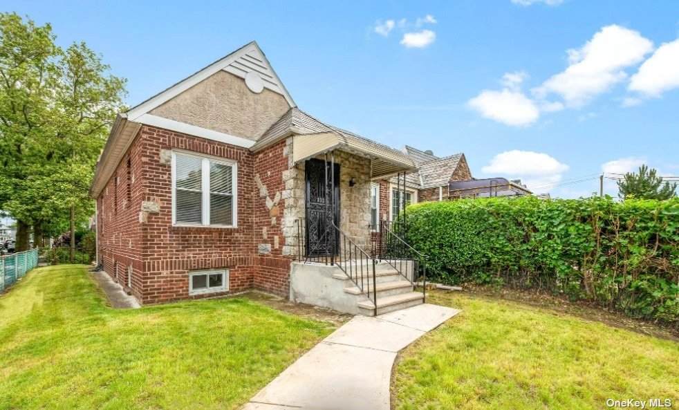 168-20 Foch Boulevard - Photo 1