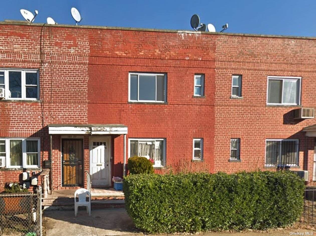 102-25 184th Street - Photo 1