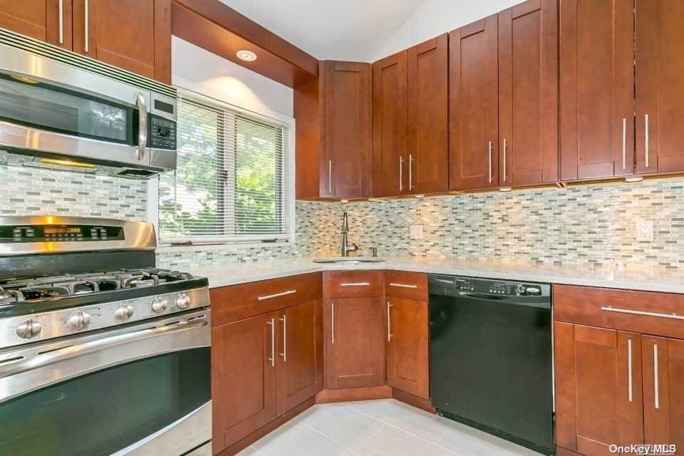 11 Soundview Drive - Photo 1