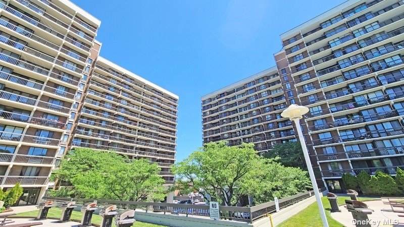 152-18 Union Tpke - Photo 1
