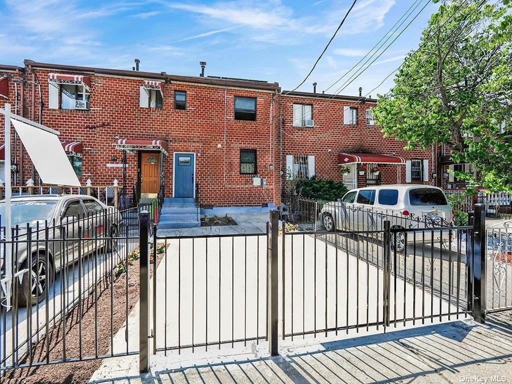 472 Junius - Photo 1