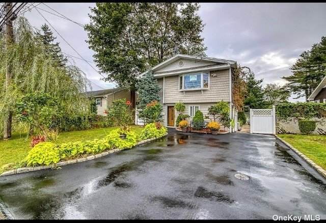 844 Peconic Avenue - Photo 1