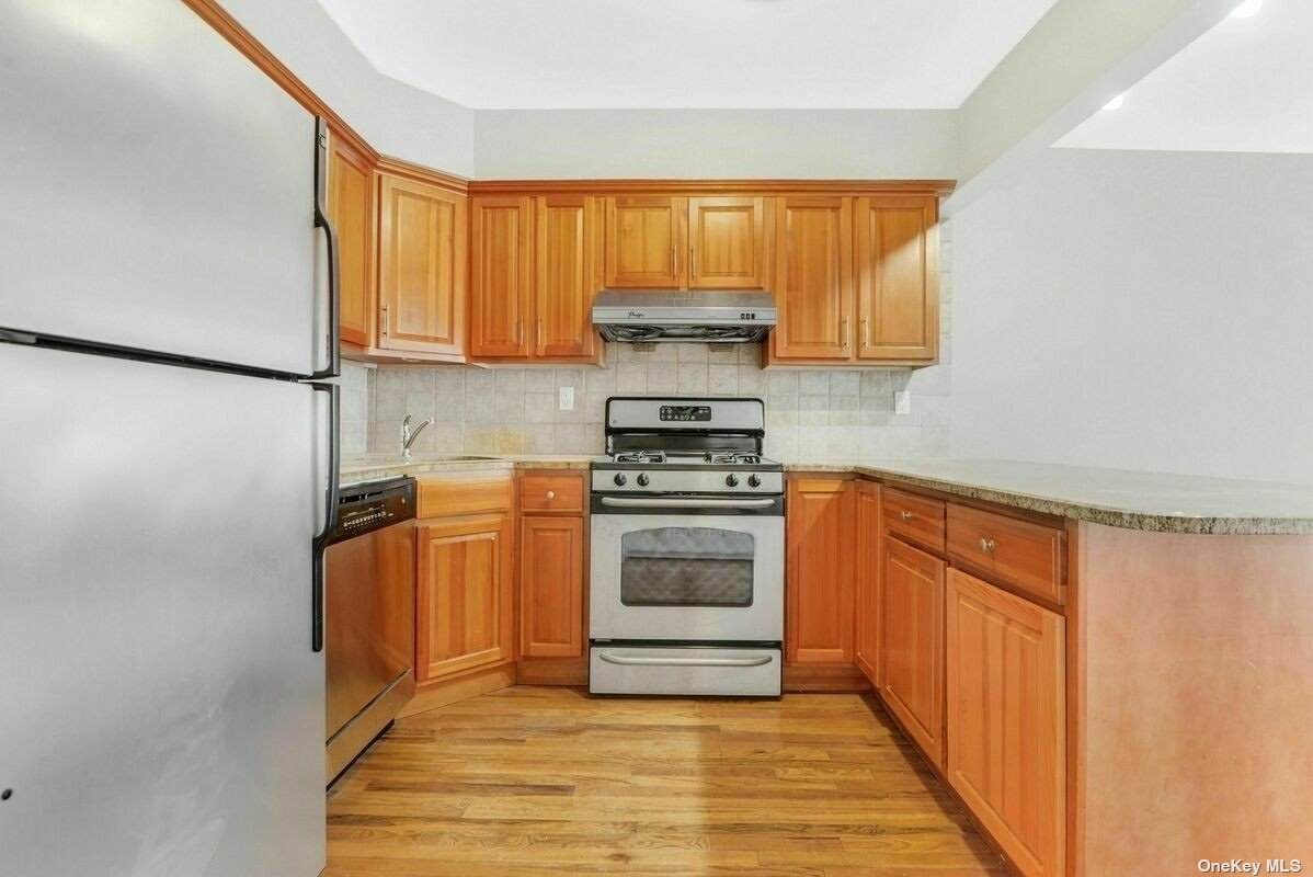 23-23 31 Avenue - Photo 1