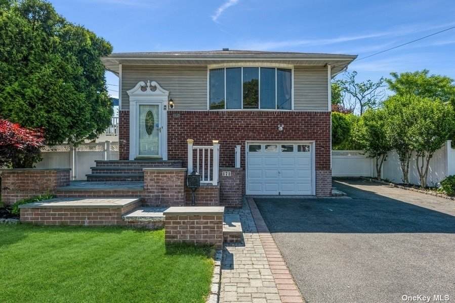 171 Crestwood Boulevard - Photo 1